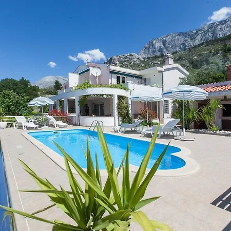 Ctma229/ Holiday House With A Large Private Pool Makarská
